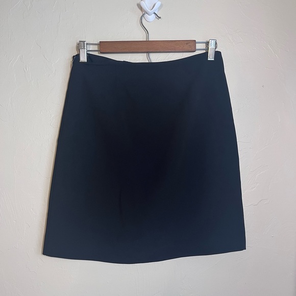 Theory NWT black easy waist skirt size 4 NWT - Picture 2 of 4